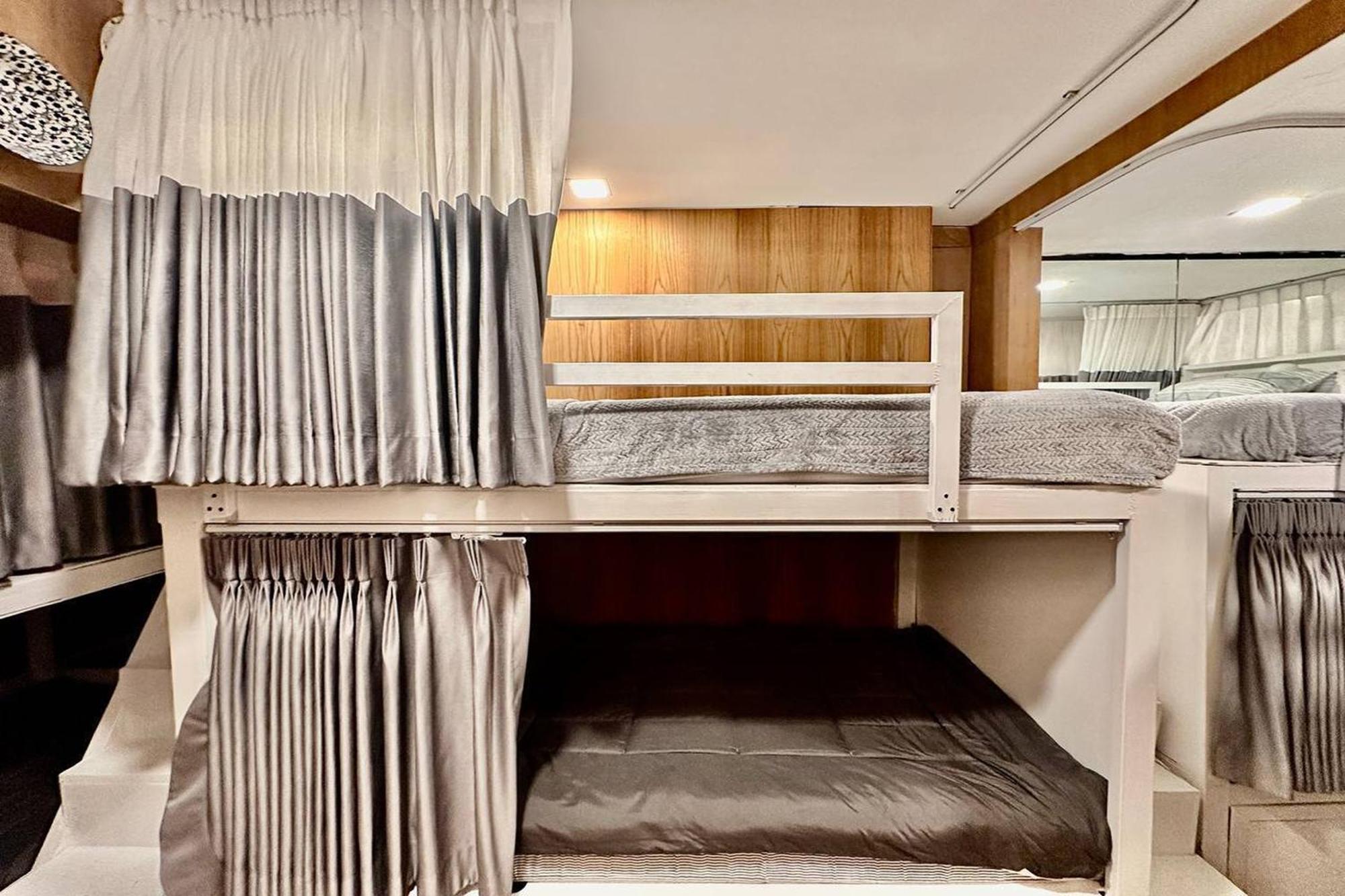 Blu Cabin Ari Stylish Gay Poshtel Bangkok Buitenkant foto
