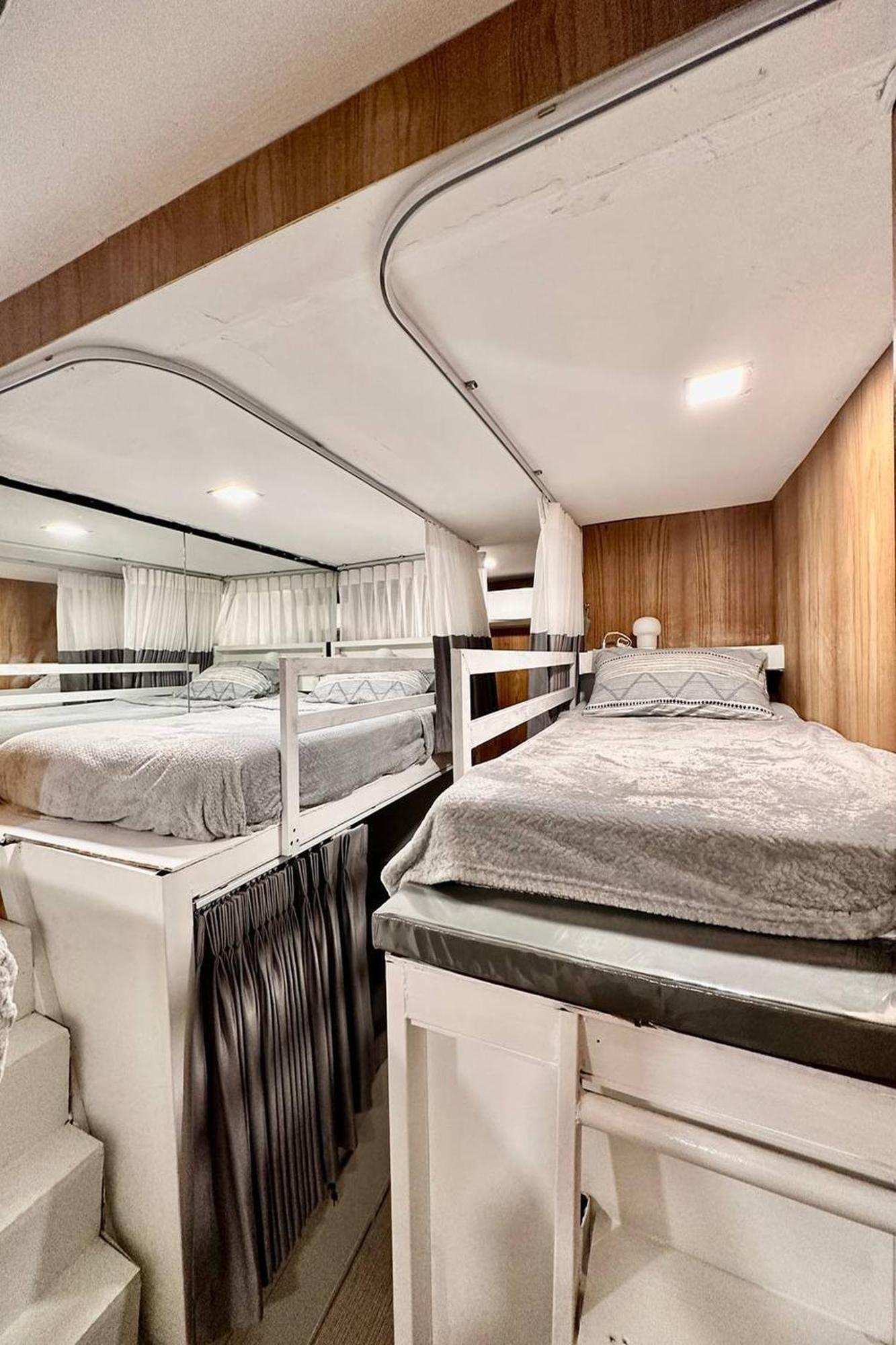 Blu Cabin Ari Stylish Gay Poshtel Bangkok Buitenkant foto