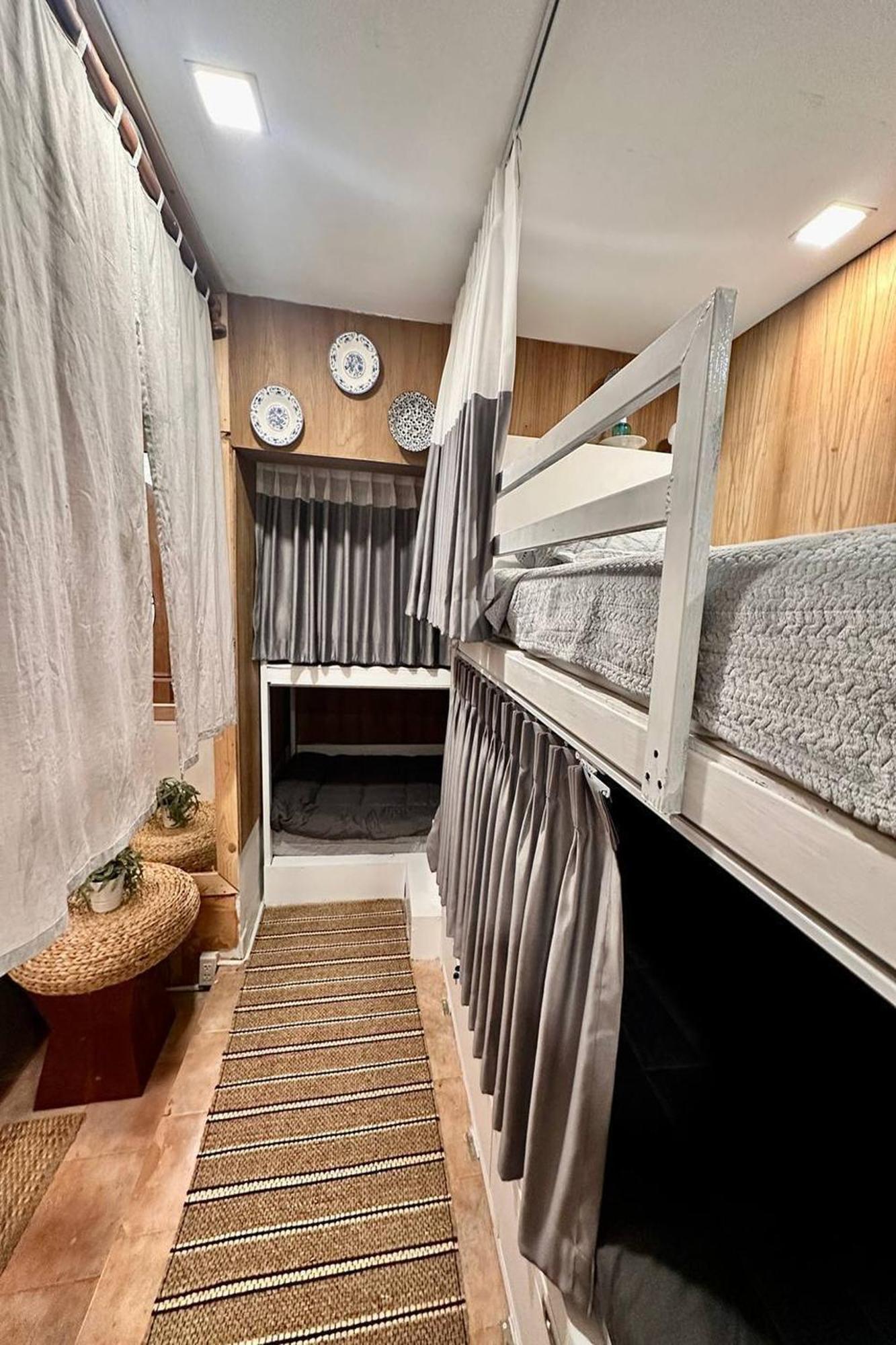 Blu Cabin Ari Stylish Gay Poshtel Bangkok Buitenkant foto